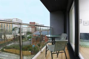 STATUM by BOURNECOAST - A Modern Flat with a Balcony Near the Town Centre - FM6275