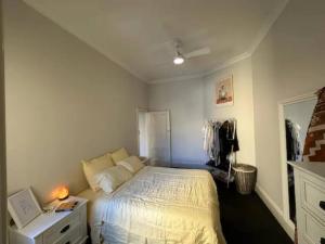 Cosy Flat metres from Rottnest Ferry - Hosted by CanStay