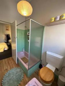 Cosy Flat metres from Rottnest Ferry - Hosted by CanStay