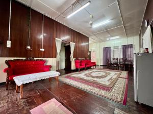 Traditional 4-bedroom Kampung House in Kota Bharu