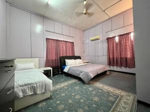 Traditional 4-bedroom Kampung House in Kota Bharu