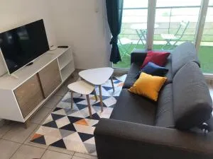 ZenBNB - ISIS - Piscine - Balcon - 4 Pers - 伯尼索米诺格