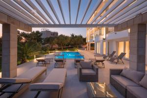 Luxury Apartments Promajna