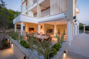 Luxury Apartments Promajna