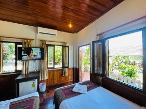 Kingkham Riverside Hotel