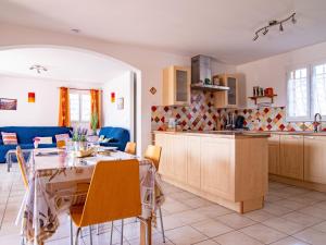 Maisons de vacances Holiday Home Mistral by Interhome : photos des chambres