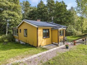 Holiday Home Kjuge Gula Huset by Interhome