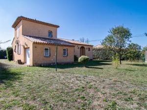 Maisons de vacances Holiday Home Mistral by Interhome : photos des chambres