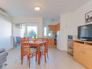 Apartment Mlasina-2 by Interhome - نين