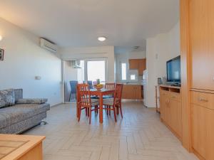Apartment Mlasina-4 by Interhome 