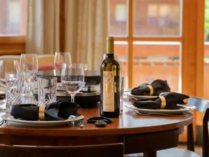 Apartment Les Cîmes 8 by Interhome