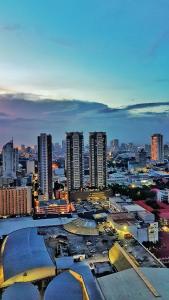 60 percent Off Deluxe Ocean View Rooms FREE Pool and FREE Sauna Access Included Perfect Location Near US Embassy, NAIA, Makati, BGC, Mall of Asia, and Chinatown Dont Miss Out Book Now and Save Updated Price 2025 - 5-gwiazdkowe hotele w mieście Manila