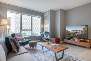 Downtown 1BR w Gym WD next to The Broad LAX-51