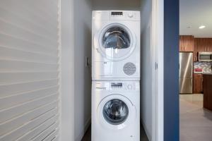 Downtown 1BR w Gym WD next to The Broad LAX-51