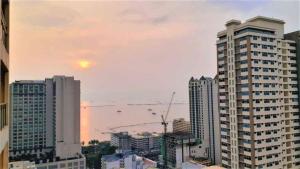 60 percent Off Deluxe Ocean View Rooms FREE Pool and FREE Sauna Access Included Perfect Location Near US Embassy, NAIA, Makati, BGC, Mall of Asia, and Chinatown Dont Miss Out Book Now and Save Updated Price 2025