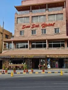 Sunset Hotel - Tufailah