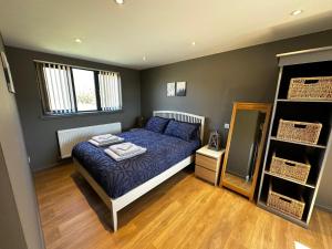 Spacious 3-Bedroom Chalet on Country Estate near Glasgow - sleeps 6