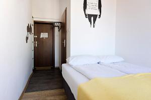 Double Room with Shower room in Folk Hostel