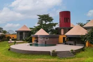 StayVista's Villa Kornet - Mountain-view luxury with a swimming pool and a spacious lawn adorned with a gazebo - Vajapūr