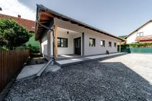 Kata Kulcsosház - Porumbenii Mici