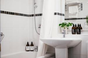 Tŷ Afon - River House