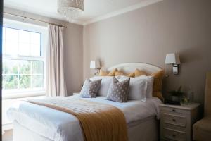 King Room with Mountain View room in Bryn Eglwys Hotel