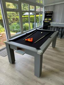 Waterside Cottage - Hot Tub, Mooring, Arcade, Bar