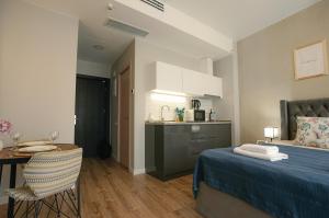 GG Home - cozy studio in complex White Sails with sea and pool view on 7th floor