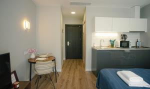 GG Home - cozy studio in complex White Sails with sea and pool view on 7th floor