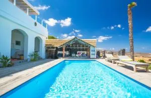 Villa Palacio and Yurt - 2 Pools - Hot Tub - Fantastic Sea Views - 阿列塔
