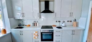 Central Reading Modern 3BR flat - Walk to station and high street