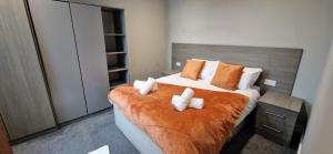 Central Reading Modern 3BR flat - Walk to station and high street