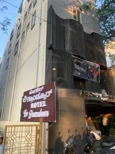 Hotel Le Grandeur - Kengeri