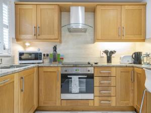 Spacious Home Rooftop Terrace Cafes Bars - Pass the Keys