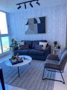 Apartamento con piscina infinita frente al mar en Avenida Balboa PH The Sand