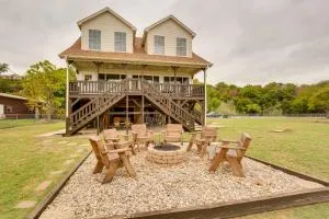 Lake Granbury Fishing Escape with Dock and Kayaks! - Buckner
