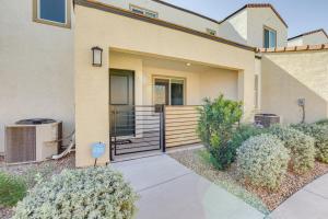 Comfy Las Vegas Retreat about 7 Mi to The Strip!