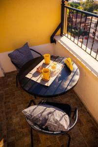 Pumpkin Spiced Suite with Own Parking and Office Setup