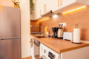 Pumpkin Spiced Suite with Own Parking and Office Setup