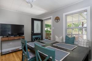 Charming Pet-Friendly Cottage Walkable to Town!