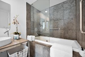 Water front Icon Brickell, W Hotel building