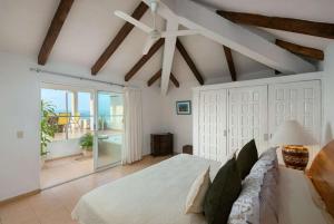 Beachfront Salinas House