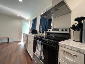 1BR Fully Handicap Accessible Near Downtown