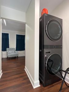 1BR Fully Handicap Accessible Near Downtown