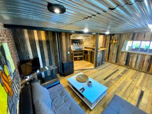 Maisons de vacances Charmant logement en bord de riviere et proche de la gare du Mans : photos des chambres