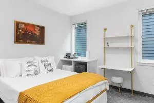 Bobba Fett's Carbonite Suite - Queen Anne