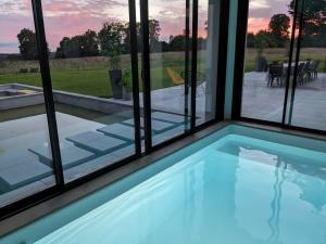 Villas Villa Short Cravate - Maison contemporaine Proche Rennes - Piscine interieure 29 degres : photos des chambres