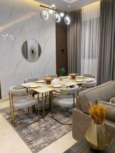 شقة فاخرة حي قرطبة ثلاث غرف وغرفة خادمة