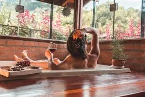 Casa Pedacinho de Céu com banheira de hidromassagem e lareira - Paiol Grande