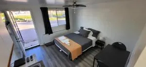 Happyland Inn - Midland